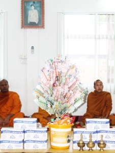 อ.ส.ค. ทอดผ้าป่ามหากุศล