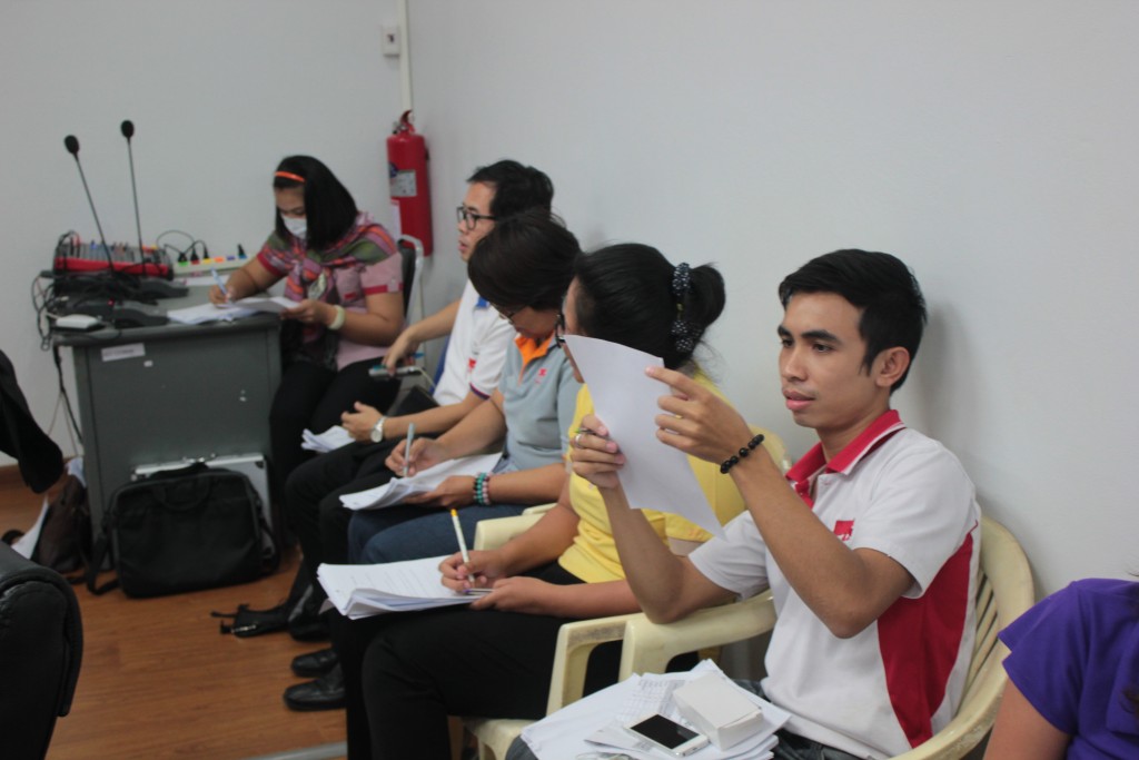 สำนักงาน อ.ส.ค. ภาคเหนือตอนบนจัดอบรมทบทวนข้อกำหนดระบบมาตรฐานคุณภาพ ISO 22000:2005 และ GMP&HACCP ให้กับพนักงาน อ.ส.ค. ภาคเหนือตอนบน เพื่อทบทวนข้อกำหนดต่างๆ ของระบบมาตรฐานคุณภาพ เมื่อวันที่ 3-4 สิงหาคม 2558 โดยวิทยากรจากสำนักงานระบบรับรองคุณภาพ ณ สำนักงาน อ.ส.ค. ภาคเหนือตอนบน