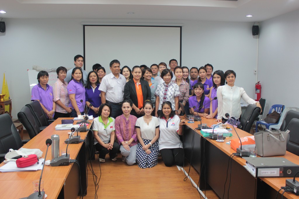 สำนักงาน อ.ส.ค. ภาคเหนือตอนบนจัดอบรมทบทวนข้อกำหนดระบบมาตรฐานคุณภาพ ISO 22000:2005 และ GMP&HACCP ให้กับพนักงาน อ.ส.ค. ภาคเหนือตอนบน เพื่อทบทวนข้อกำหนดต่างๆ ของระบบมาตรฐานคุณภาพ เมื่อวันที่ 3-4 สิงหาคม 2558 โดยวิทยากรจากสำนักงานระบบรับรองคุณภาพ ณ สำนักงาน อ.ส.ค. ภาคเหนือตอนบน