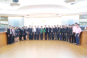 มหาวิทยาลับเกษตรศาสตร์ และองค์การส่งเสริมกิจการโคนมแห่งประเทศไทย ได้ตกลงร่วมกัน ที่จะ "สานต่อความสัมพันธ์" ในการพัฒนาวิชาการด้านโคนมและอุตสาหกรรมนมโค เพื่อสร้างความสามารถในการแข่งขันในระดับสากล ตลอดจนความมั่นคงและยั่งยืนของอุตสาหกรรมนมโคไทย โดยจัดให้มีพิธีลงนามความร่วมมือ ระหว่าง ดร.จงรัก วัชรินทร์รัตน์ รักษาการแทนอธิบดี มก. และ ดร.ณรงค์ฤทธิ์ วงศ์สุวรรณ ผุ้อำนวยการ อ.ส.ค. เมื่อวันที่ 7 เมษายน 2559 เวลา 14.30-15.45 น. ณ ห้องกำพล อดุลวิทย์ อาคารสารนิเทศ 50 ปี มหาวิทยาลับเกษตรศาสตร์ กรุงเทพ