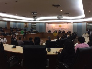 มหาวิทยาลับเกษตรศาสตร์ และองค์การส่งเสริมกิจการโคนมแห่งประเทศไทย ได้ตกลงร่วมกัน ที่จะ "สานต่อความสัมพันธ์" ในการพัฒนาวิชาการด้านโคนมและอุตสาหกรรมนมโค เพื่อสร้างความสามารถในการแข่งขันในระดับสากล ตลอดจนความมั่นคงและยั่งยืนของอุตสาหกรรมนมโคไทย โดยจัดให้มีพิธีลงนามความร่วมมือ ระหว่าง ดร.จงรัก วัชรินทร์รัตน์ รักษาการแทนอธิบดี มก. และ ดร.ณรงค์ฤทธิ์ วงศ์สุวรรณ ผุ้อำนวยการ อ.ส.ค. เมื่อวันที่ 7 เมษายน 2559 เวลา 14.30-15.45 น. ณ ห้องกำพล อดุลวิทย์ อาคารสารนิเทศ 50 ปี มหาวิทยาลับเกษตรศาสตร์ กรุงเทพ