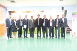 มหาวิทยาลับเกษตรศาสตร์ และองค์การส่งเสริมกิจการโคนมแห่งประเทศไทย ได้ตกลงร่วมกัน ที่จะ "สานต่อความสัมพันธ์" ในการพัฒนาวิชาการด้านโคนมและอุตสาหกรรมนมโค เพื่อสร้างความสามารถในการแข่งขันในระดับสากล ตลอดจนความมั่นคงและยั่งยืนของอุตสาหกรรมนมโคไทย โดยจัดให้มีพิธีลงนามความร่วมมือ ระหว่าง ดร.จงรัก วัชรินทร์รัตน์ รักษาการแทนอธิบดี มก. และ ดร.ณรงค์ฤทธิ์ วงศ์สุวรรณ ผุ้อำนวยการ อ.ส.ค. เมื่อวันที่ 7 เมษายน 2559 เวลา 14.30-15.45 น. ณ ห้องกำพล อดุลวิทย์ อาคารสารนิเทศ 50 ปี มหาวิทยาลับเกษตรศาสตร์ กรุงเทพ