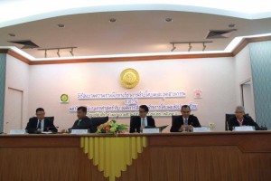 มหาวิทยาลับเกษตรศาสตร์ และองค์การส่งเสริมกิจการโคนมแห่งประเทศไทย ได้ตกลงร่วมกัน ที่จะ "สานต่อความสัมพันธ์" ในการพัฒนาวิชาการด้านโคนมและอุตสาหกรรมนมโค เพื่อสร้างความสามารถในการแข่งขันในระดับสากล ตลอดจนความมั่นคงและยั่งยืนของอุตสาหกรรมนมโคไทย โดยจัดให้มีพิธีลงนามความร่วมมือ ระหว่าง ดร.จงรัก วัชรินทร์รัตน์ รักษาการแทนอธิบดี มก. และ ดร.ณรงค์ฤทธิ์ วงศ์สุวรรณ ผุ้อำนวยการ อ.ส.ค. เมื่อวันที่ 7 เมษายน 2559 เวลา 14.30-15.45 น. ณ ห้องกำพล อดุลวิทย์ อาคารสารนิเทศ 50 ปี มหาวิทยาลับเกษตรศาสตร์ กรุงเทพ